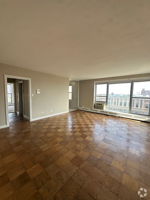 Building Photo - 1121 N Waverly Pl