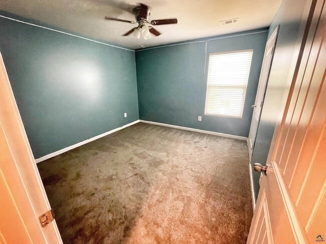 Building Photo - 125 Broomsedge Ln