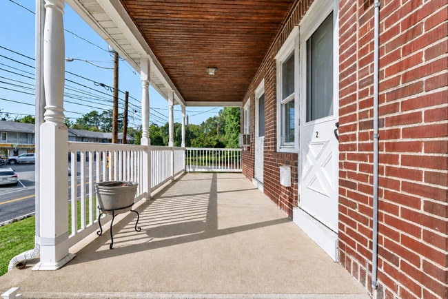 Building Photo - 2506 Willow Park Rd