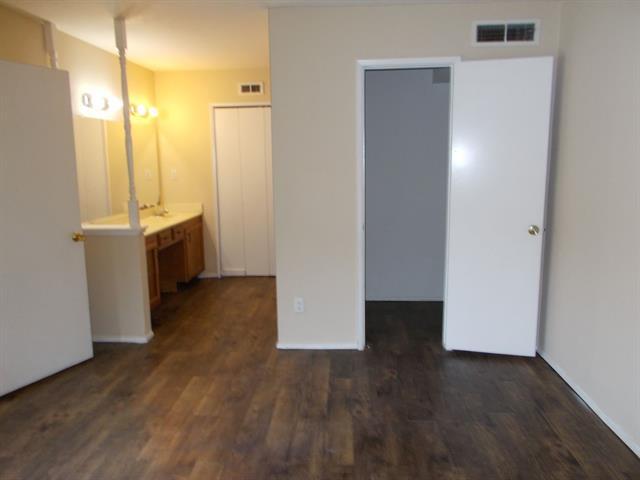 Foto del edificio - 4605 Jenkins Cir