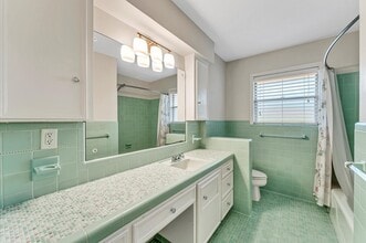 Building Photo - 6327 Wynnwood Ln