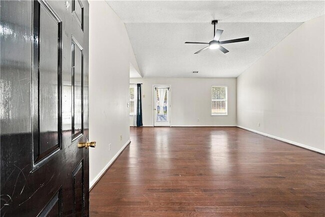 Foto del edificio - 28 Autumn Ridge Dr