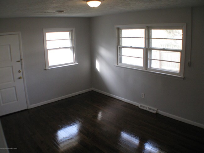 Building Photo - 1307 Pine St