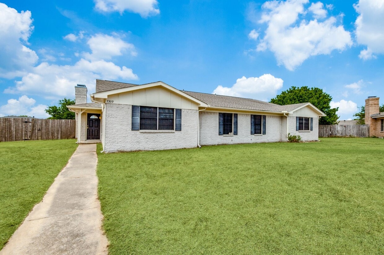 Primary Photo - Charming Duplex in Fort Worth!
