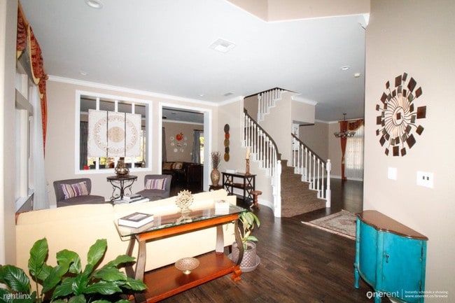 Building Photo - 25582 Crestfield Dr
