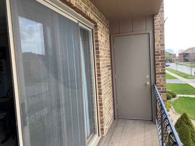 Foto del edificio - 8136 168th Pl Apt 2E