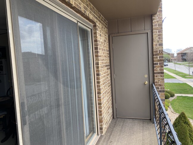 Building Photo - 8136 168th Pl Apt 2E