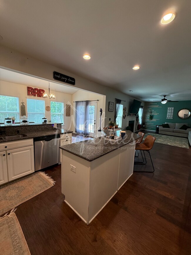 Building Photo - 594 Newton Rd