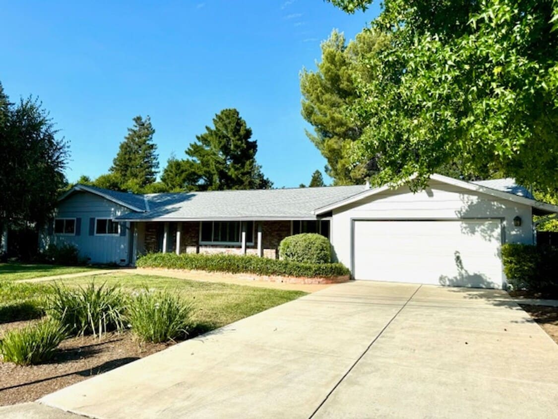Primary Photo - Beautifully updated single level home in N...