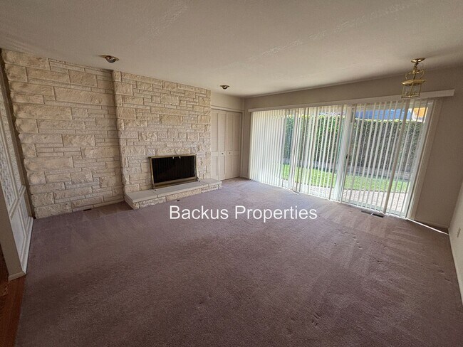 Foto del edificio - Wonderful three bedroom home in South Salinas