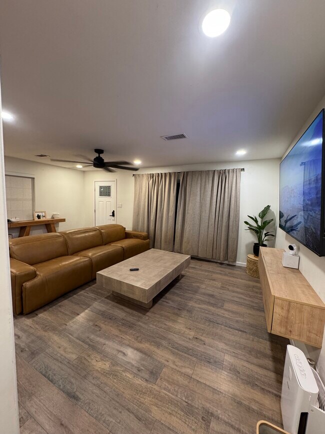 Foto del edificio - 521 Mountain Pine Rd