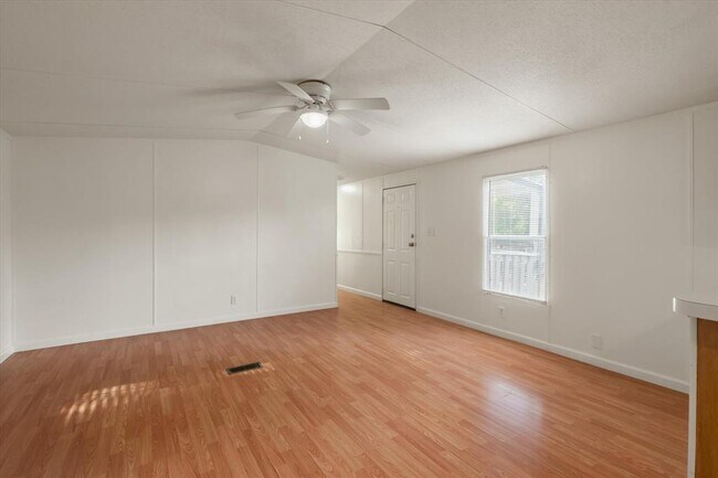 Foto del edificio - 1611 San Gabriel Ranch Rd