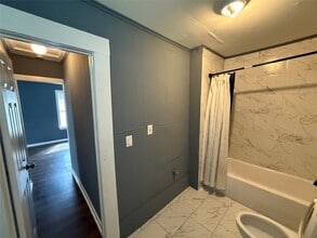 Building Photo - 4808 1/2 Ireland St