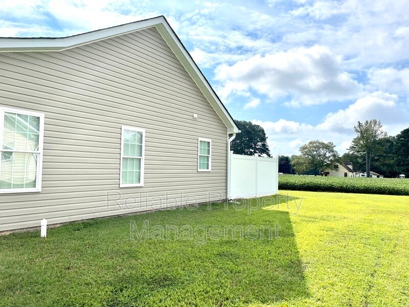 Building Photo - 808 Phillips Rd