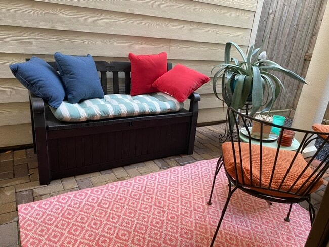 Building Photo - 802 W Drew St