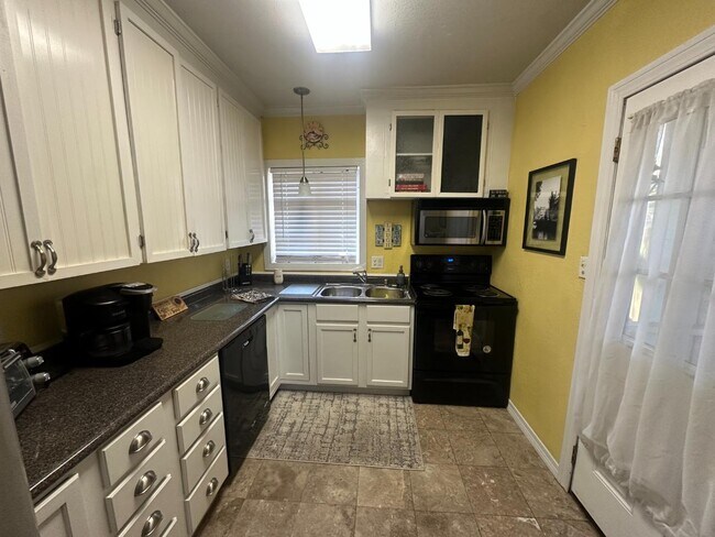 Foto del edificio - 2312 Hillwood Dr E