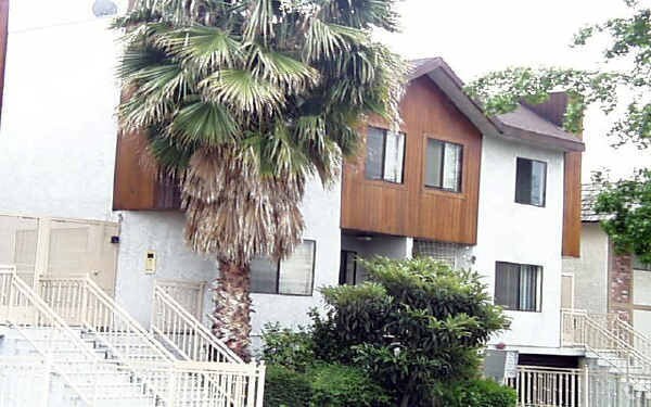 Primary Photo - 2320 N Catalina St