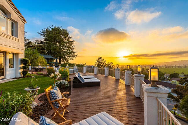 Foto del edificio - 1074 Deseo Ave