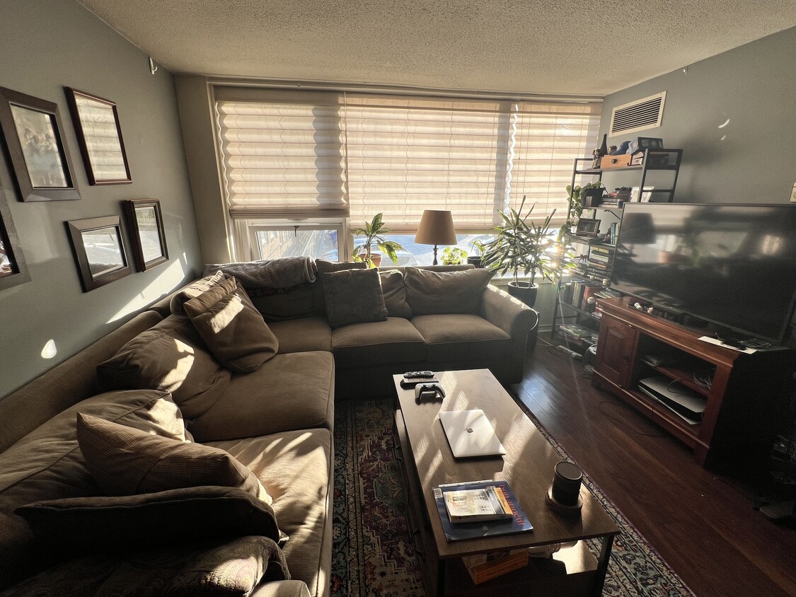 Primary Photo - 2728 N Hampden Ct