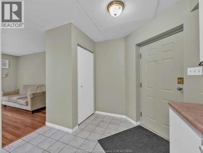 Photo du bâtiment - 5830 Malden Rd