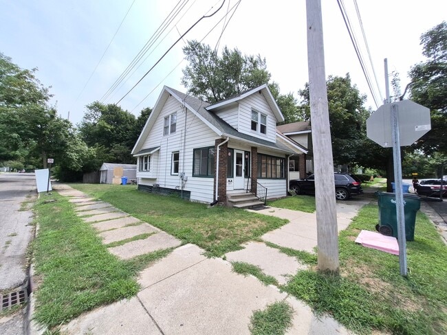 Building Photo - 601 Lathrop St