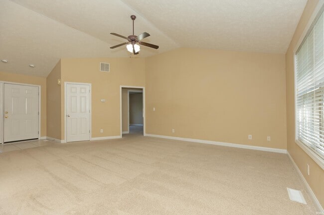 Building Photo - 10599 Tecumseh Dr