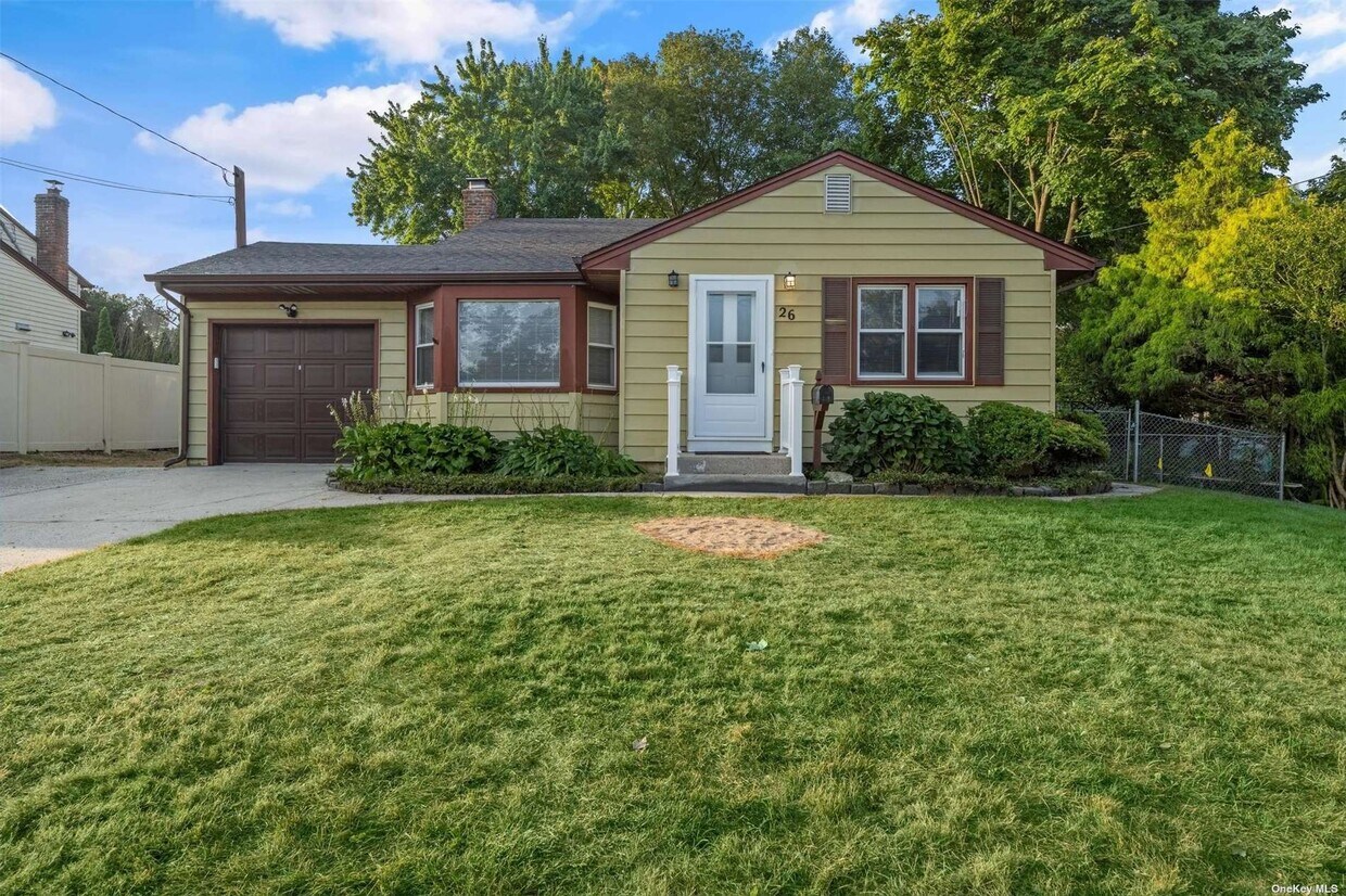 26 Hudson Dr, Kings Park, NY 11754 House Rental in Kings Park, NY