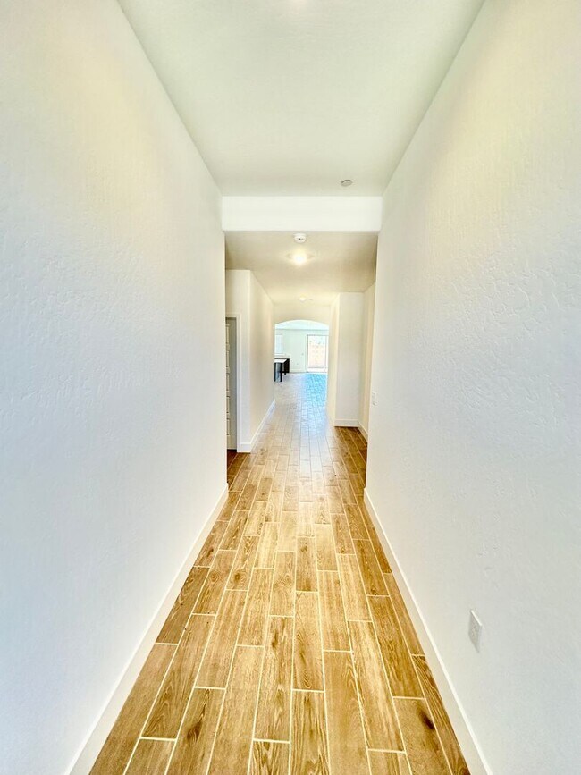 Foto del edificio - 5-Bedroom Lennar in Riverstone Community