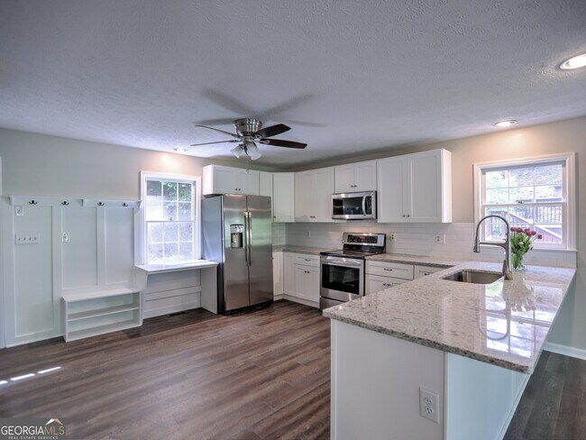 Building Photo - 5455 Honeysuckle Trail