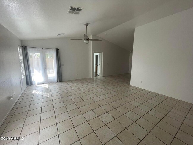Foto del edificio - 16822 N 113th Ave