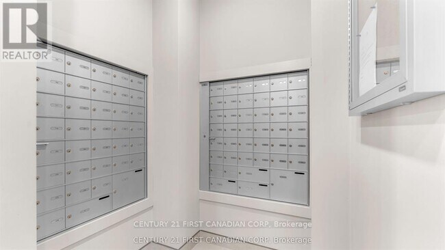 Photo du bâtiment - 1975 Fountain Grass Dr