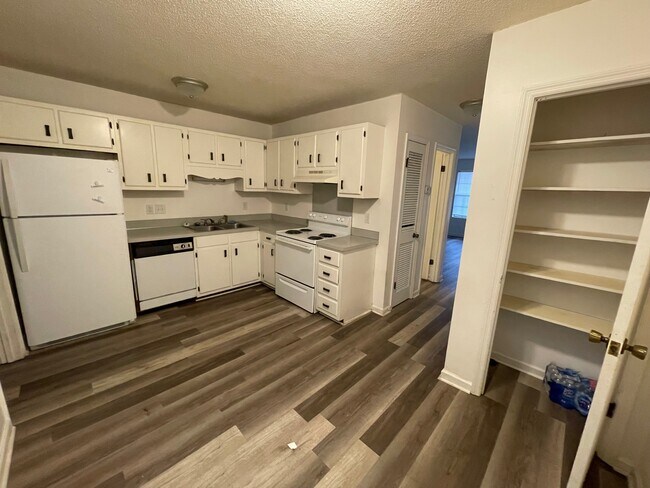 Building Photo - 108 Kimeran Ln
