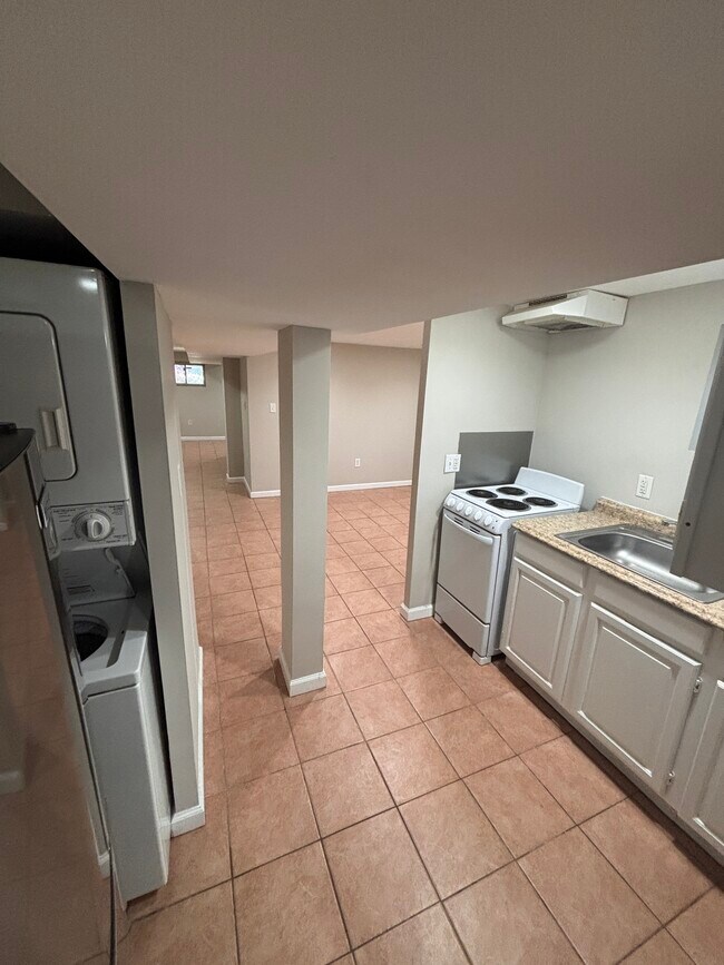 Foto del edificio - 449 Newton Pl NW