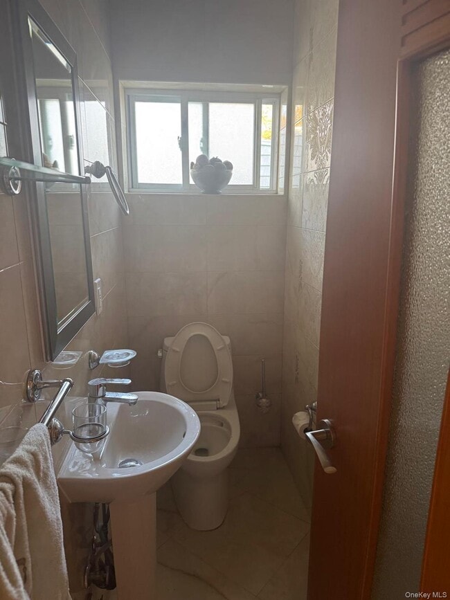 Foto del edificio - 138-54 Hoover Ave