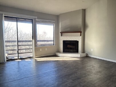 Building Photo - 970 N Lewis Ave