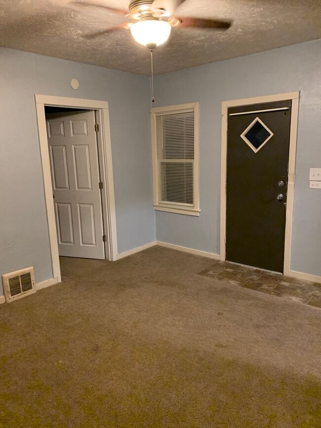 Building Photo - Tired of apartment living?  This 1 Bedroom...
