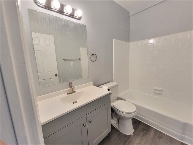 Building Photo - 414 N Los Robles Ave