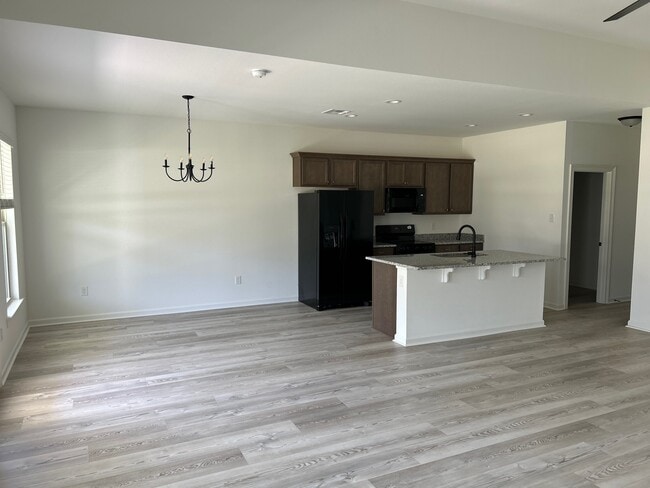Building Photo - 41352 Rosewood Ln