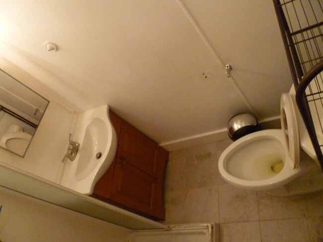 Bathroom - 924 W Las Olas Blvd