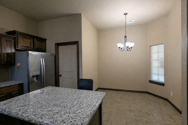 Building Photo - Comfort, Space & Flexibility – 3 Bed Home in Moore School District