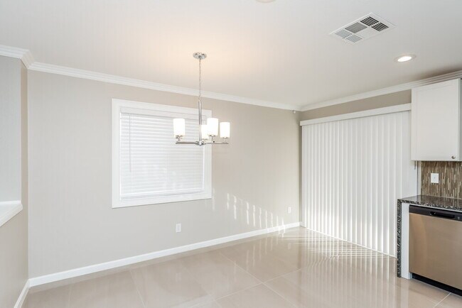 Foto del edificio - 1017 Cedar Pines St