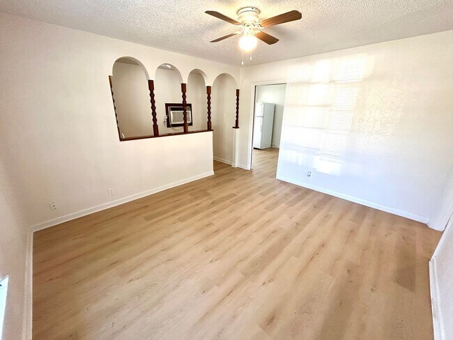 Building Photo - **APPLICATION RECEIVED** AVAILABLE NOW! 3 ...