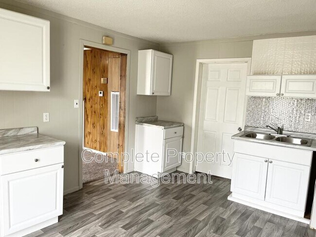 Foto del edificio - 3335 33rd Pl N