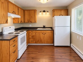 Building Photo - 504 Elma Ave E