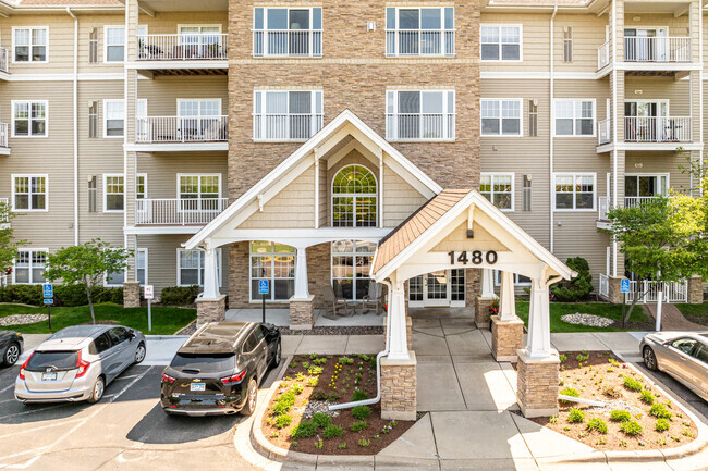 Entrance - Applewood Pointe