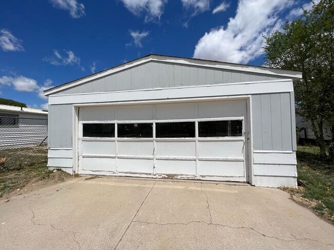 Building Photo - Log Lane Village 2 bedroom & 1 bathroom - ...