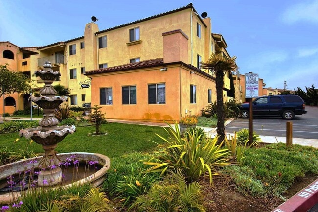 Foto del edificio - La Plaza Villas Apartments