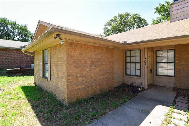 Foto del edificio - 708 Woodland Ct