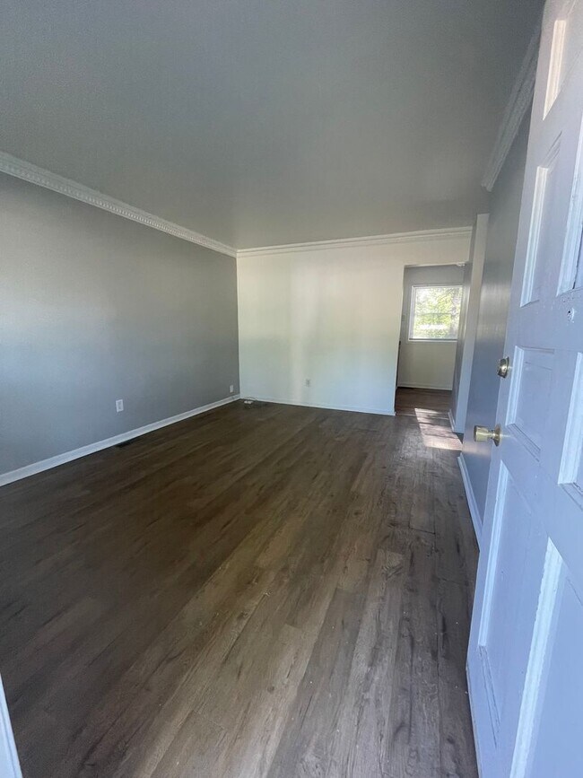 Building Photo - 3 Bedroom/1 Bath Ranch in Ypsilanti