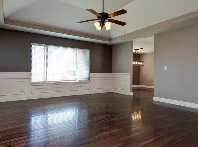 Foto del edificio - Beautiful 4 bedroom house with privacy fen...